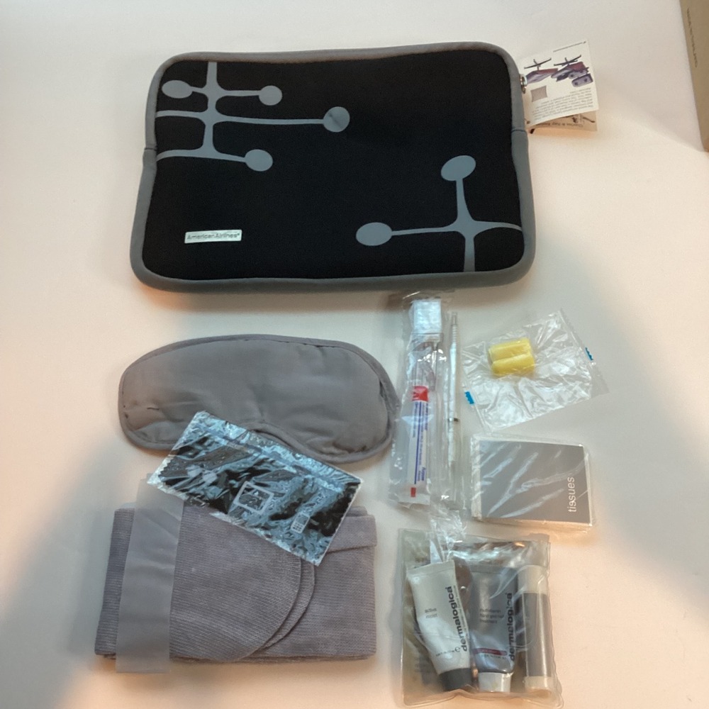 American Airlines Eames Dot Amenity Kit Travel Bag with toiletries NWT 262